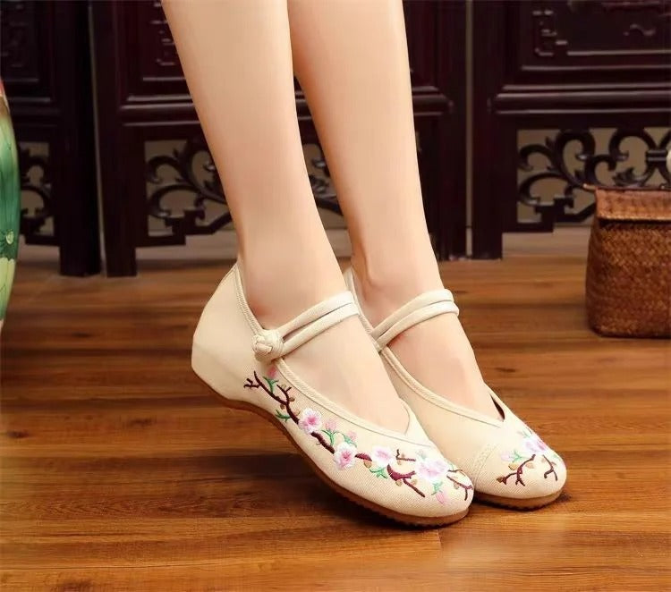 MB | Ballettschuhe mit Stickerei