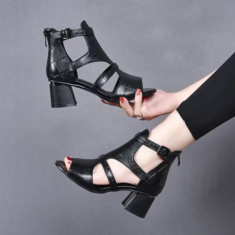 MB | Schuhe mit klobigem Absatz und verstellbarem Riemen