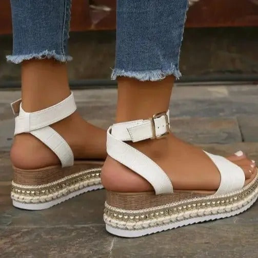 MB | Mit Strass besetzte Keilsandalen