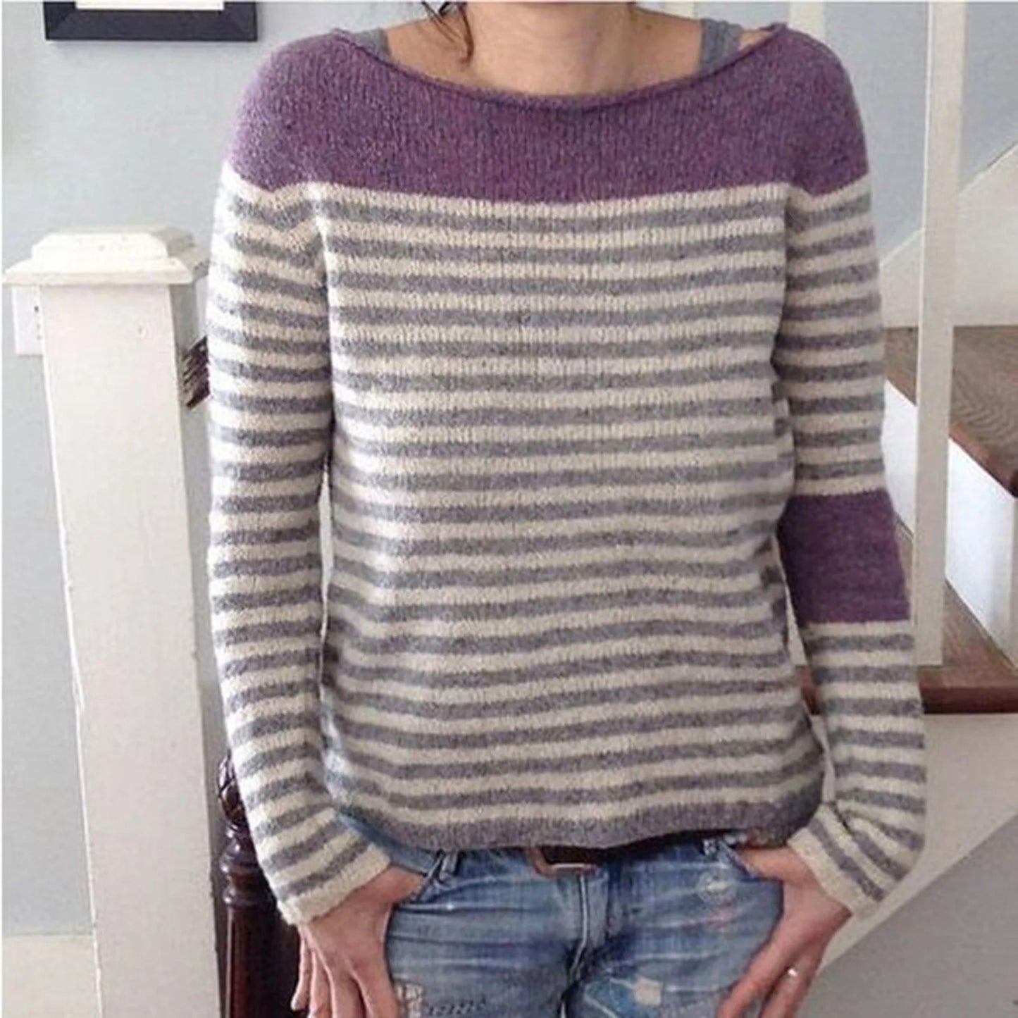 MB | Colorblock-Strickpullover mit gestreiften Ärmeln