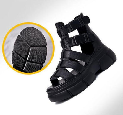 MB | Klobige Gladiatorensandalen mit mehreren Riemen