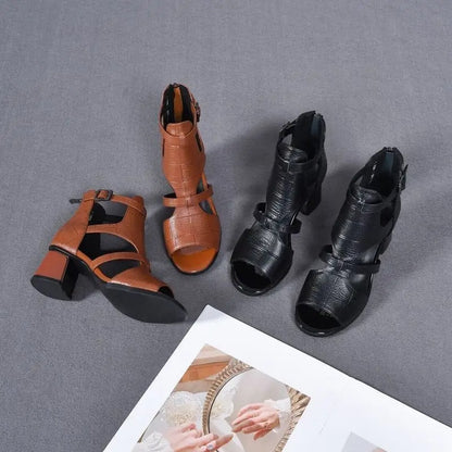 MB | Schuhe mit klobigem Absatz und verstellbarem Riemen