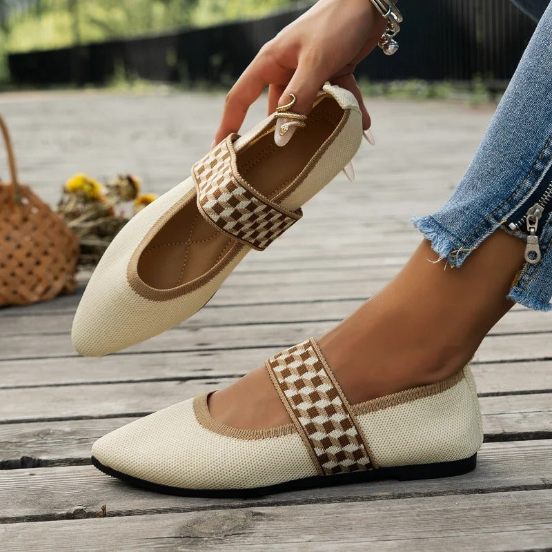 MB | Elegante spitz zulaufende Flats mit kariertem Riemen