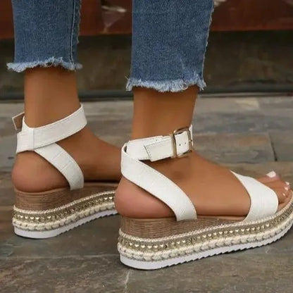 MB | Mit Strass besetzte Keilsandalen